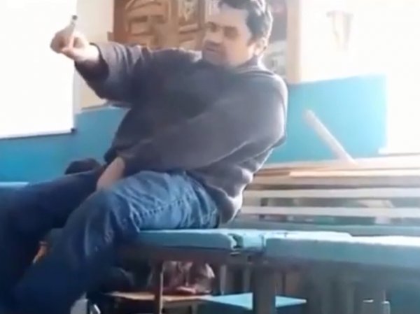 Пьяного трудовика на уроке в Татарстане сняли на видео