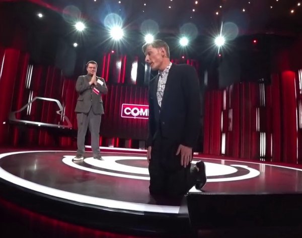 "Умоляй его!": униженный Воля просил прощения на коленях со сцены Comedy Club (ВИДЕО)