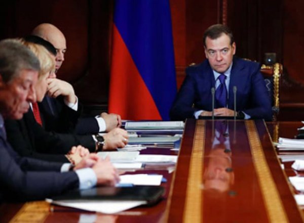 Счетная палата назвала причину отставки правительства Медведева