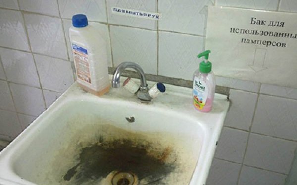 В трети детских больниц в России не нашли воды в половине — тепла