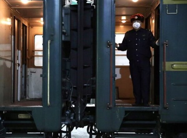Всех пассажиров поезда из Пекина высадили на границе с Россией