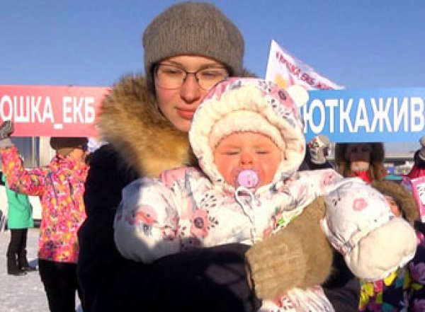 СКР вызвал к себе родителей собирающих на лечение дочки 160 млн рублей