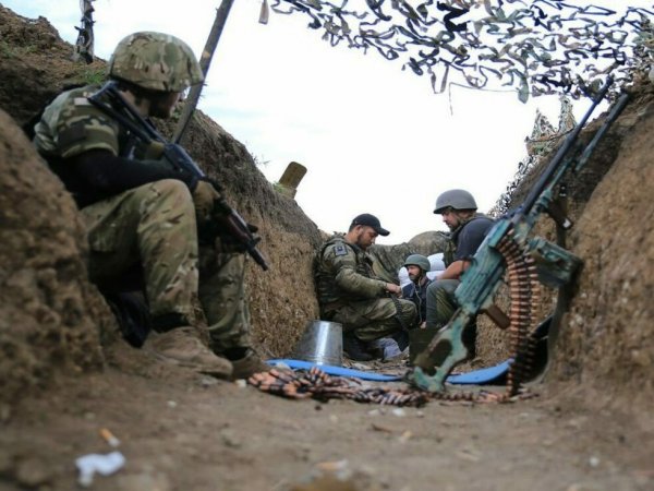 На Донбассе снова идут бои, есть убитые: Зеленский срочно созывает СНБО