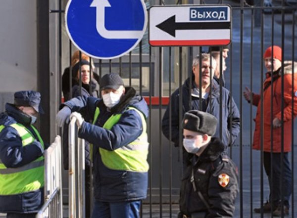 В РФ ужесточат карантин: обсуждаются изоляция россиян и остановка метро