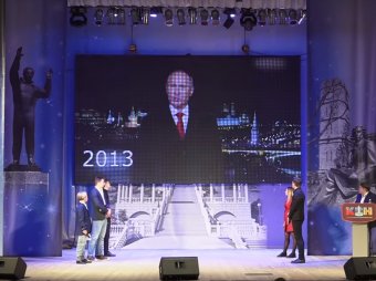 Он был непростым: нарезка новогодних обращений Путина в КВН взорвала Сеть (ВИДЕО)