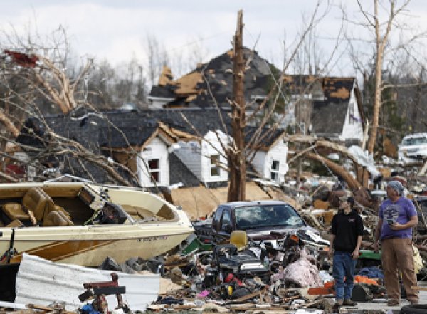 В США торнадо убил 25 жителей, 150 ранены (ВИДЕО)