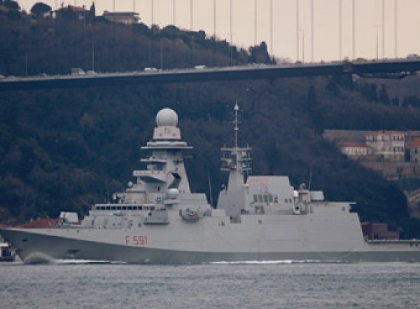 В Черном море российский корабль унизил два фрегата НАТО
