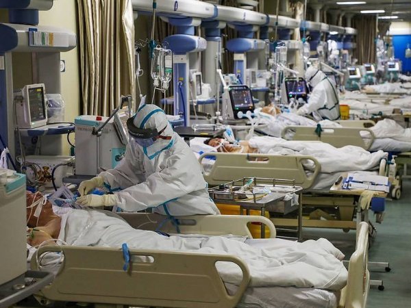"Осознали, что утонут": врач описал последние минуты пациента, умирающего от коронавируса