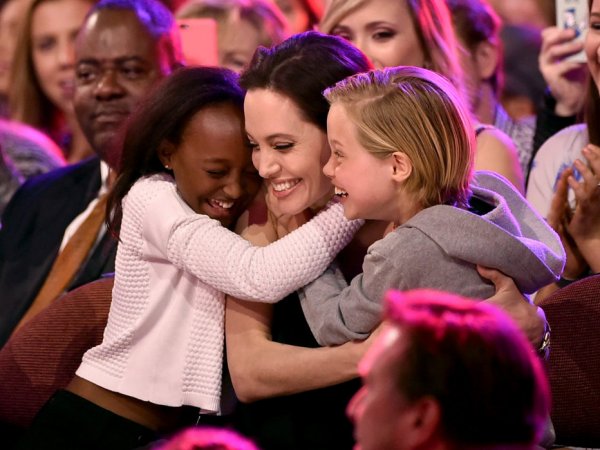 СМИ: две дочери Анджелины Джоли перенесли операции