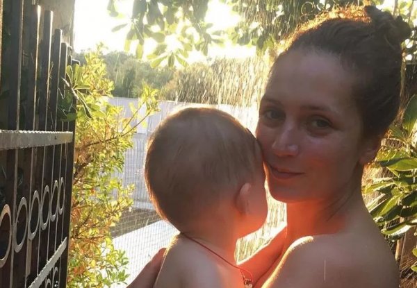 "Врачебные ошибки и все": актриса Исакова рассказала о жуткой смерти трехмесячной дочери (ВИДЕО)