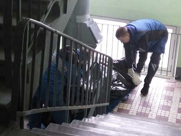 В Петербурге нашли тело 14-летнего подростка у квартиры судьи, спецназ брал ее штурмом