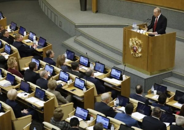 Госдума одобрила поправку о президентских сроках, разрешив Путину остаться на посту до 2036 года