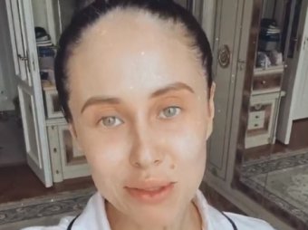 Я лысею… Схожу с ума!: Юрьева из Уральских пельменей показала развратное фото с пылесосом