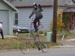 Трехметровый велосипед   помогает «прогуляться по небу»
