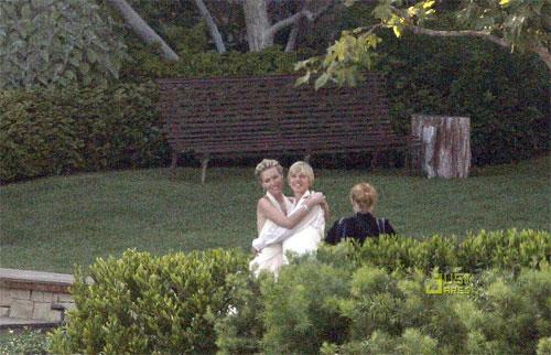 Главная лесби-пара Америки сочеталась браком