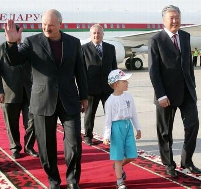 Необычное детство Коли Лукашенко