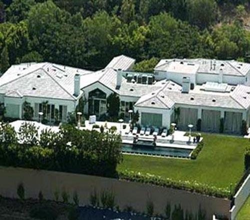 Дома знаменитостей: красиво жить не запретишь