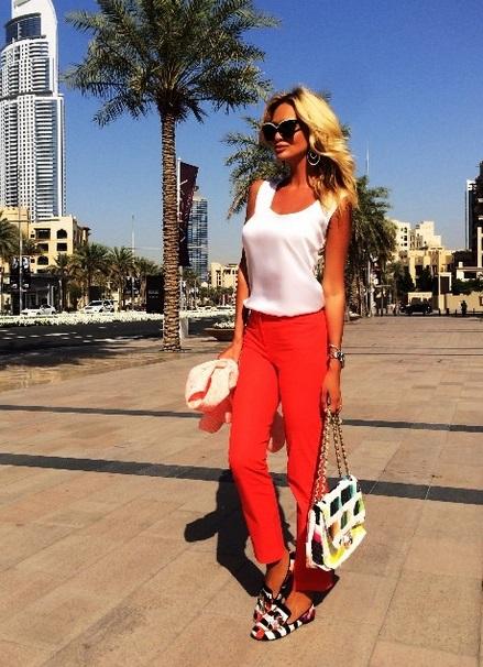 Звезды выкладывают в Instagram свои  фото в нежном возрасте