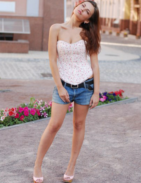 Звезды выкладывают в Instagram свои  фото в нежном возрасте