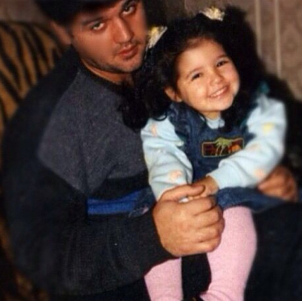 Звезды выкладывают в Instagram свои  фото в нежном возрасте