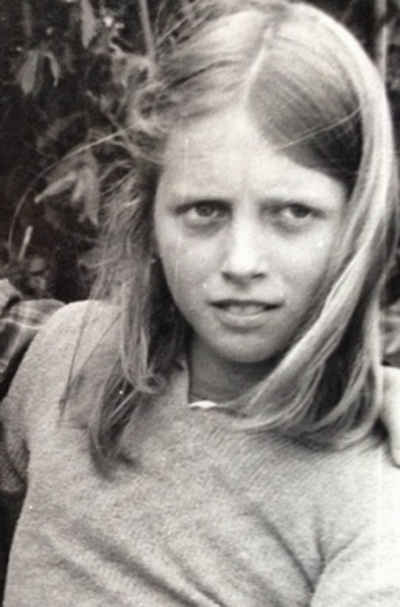 Звезды выкладывают в Instagram свои  фото в нежном возрасте