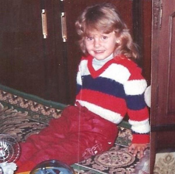 Звезды выкладывают в Instagram свои  фото в нежном возрасте