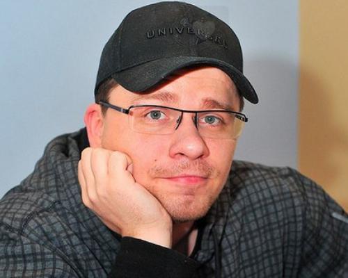 Звезды выкладывают в Instagram свои  фото в нежном возрасте