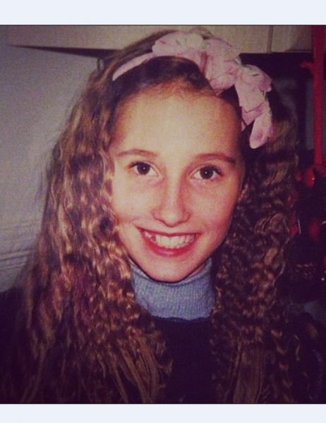 Звезды выкладывают в Instagram свои  фото в нежном возрасте