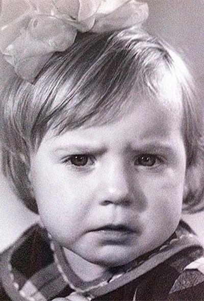 Звезды выкладывают в Instagram свои  фото в нежном возрасте