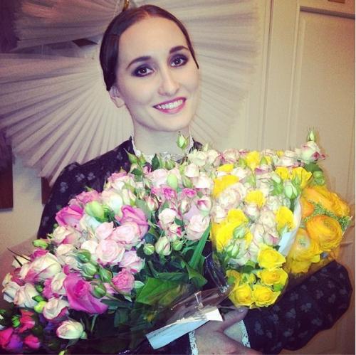 Звезды выкладывают в Instagram свои  фото в нежном возрасте