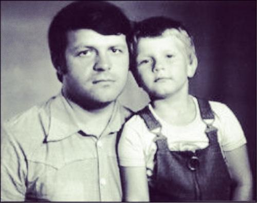 Звезды выкладывают в Instagram свои  фото в нежном возрасте