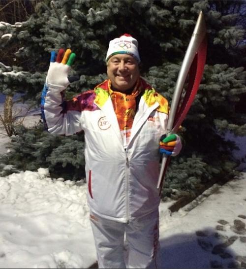 Звезды выкладывают в Instagram свои  фото в нежном возрасте