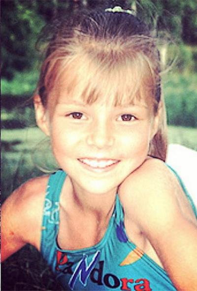 Звезды выкладывают в Instagram свои  фото в нежном возрасте