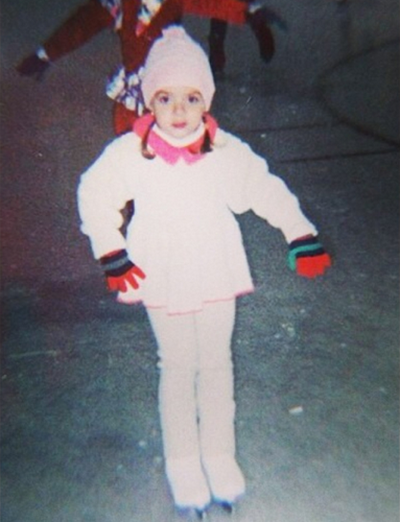 Звезды выкладывают в Instagram свои  фото в нежном возрасте