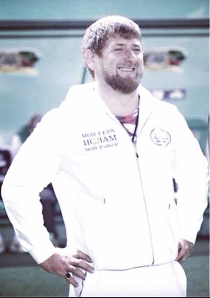 Звезды выкладывают в Instagram свои  фото в нежном возрасте