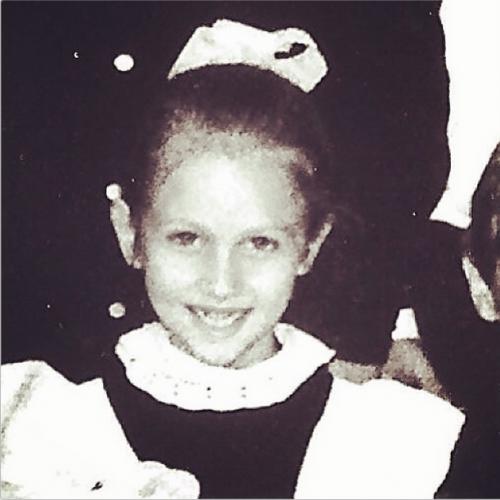 Звезды выкладывают в Instagram свои  фото в нежном возрасте