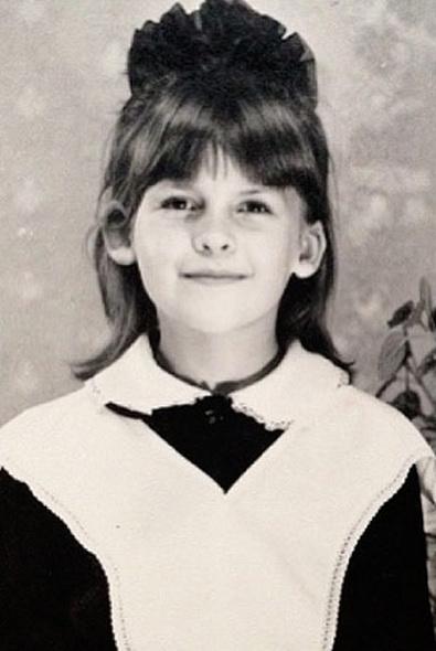 Звезды выкладывают в Instagram свои  фото в нежном возрасте