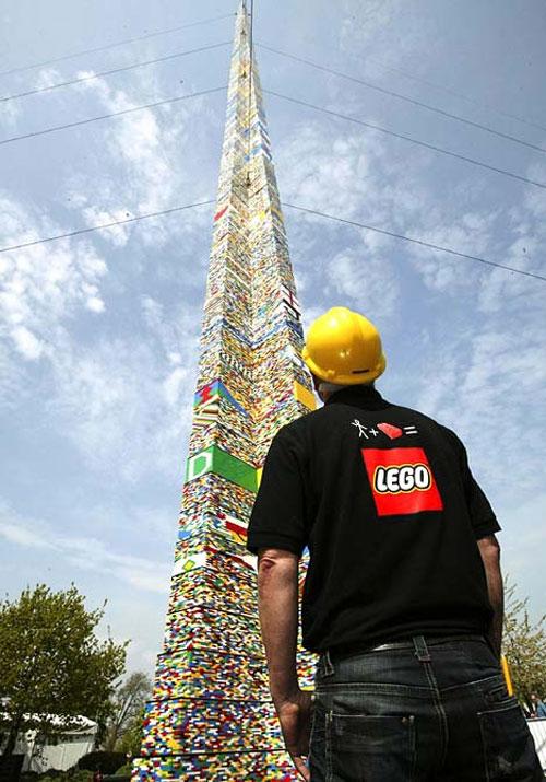 На самую высокую башню из «Лего» ушло 500 тысяч деталей