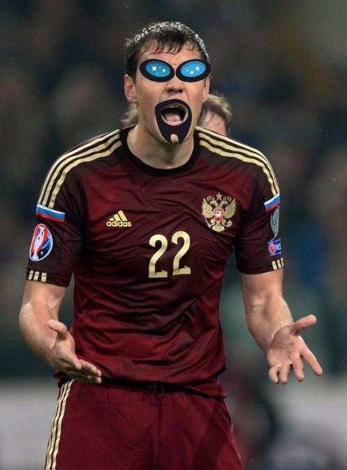 Бритва, картина Мунка и другие фотожабы на эмблему ЧМ-2018