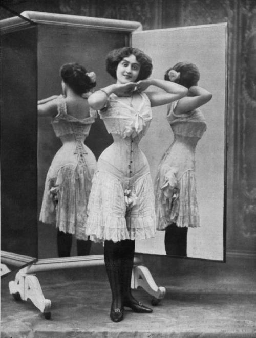Под одеждой: как менялось женское нижнее бельё на протяжении последних 100 лет