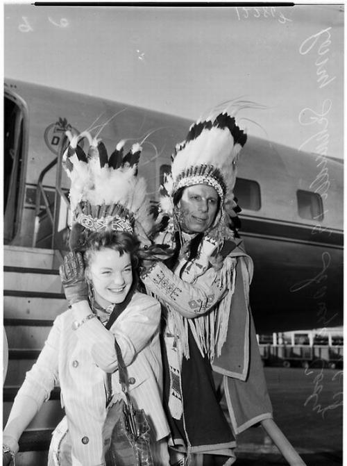 Редкие снимки знаменитостей прошлого и настоящего. Часть 7