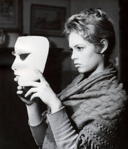 Редкие снимки знаменитостей прошлого и настоящего. Часть 7