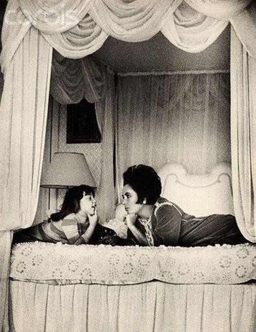 Редкие снимки знаменитостей прошлого и настоящего. Часть 7