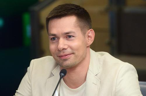 Звезды показали, какими были в 2000 году, и загадали, какими станут еще через 20 лет