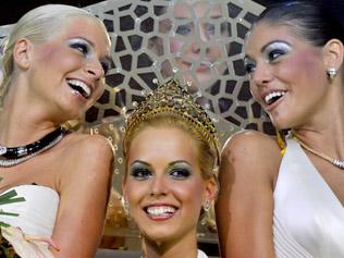 Битва бюстов прошла в Венгрии