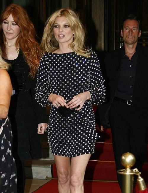 Скотч, приклеенные локоны и другие хитрости звезд, попавшие на фото