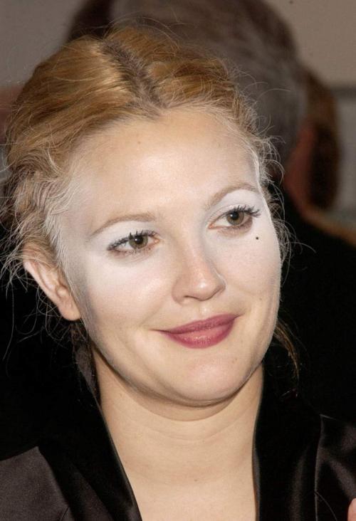 Скотч, приклеенные локоны и другие хитрости звезд, попавшие на фото