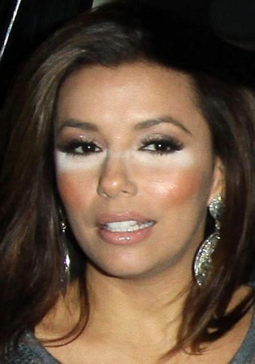 Скотч, приклеенные локоны и другие хитрости звезд, попавшие на фото