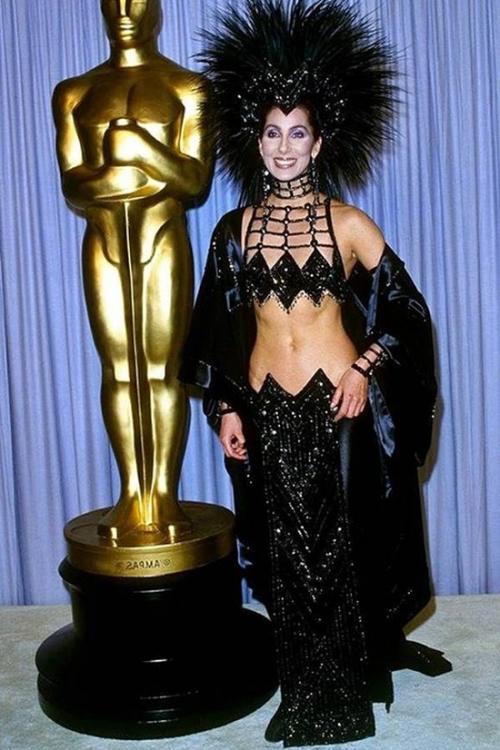 Самые скандальные "голые" платья звезд в истории