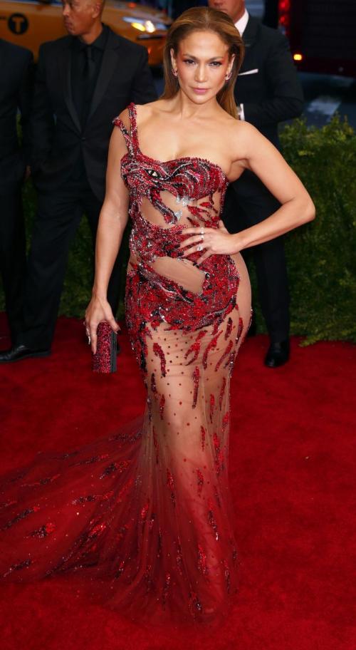 Самые скандальные "голые" платья звезд в истории